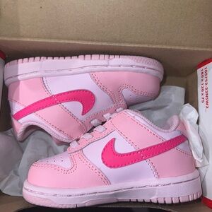 Triple pink nike dunks